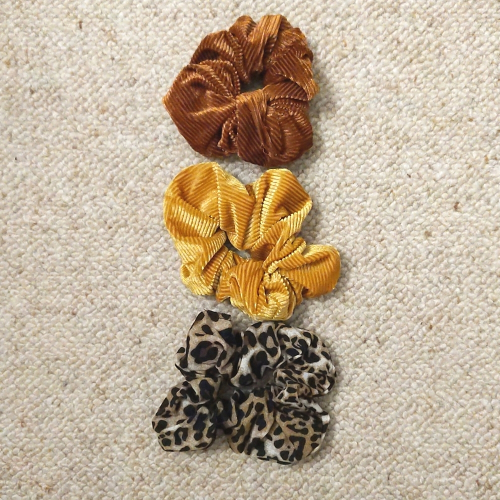 Elastic Velvet Scrunchies